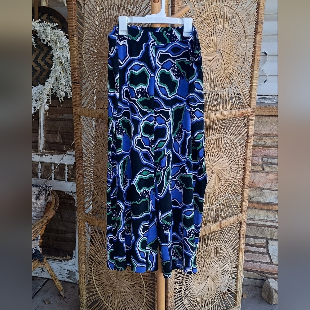 NWT Chicos Abstract Blue and Green Floral Travelers Non Wrinkle Pants_3 16-18